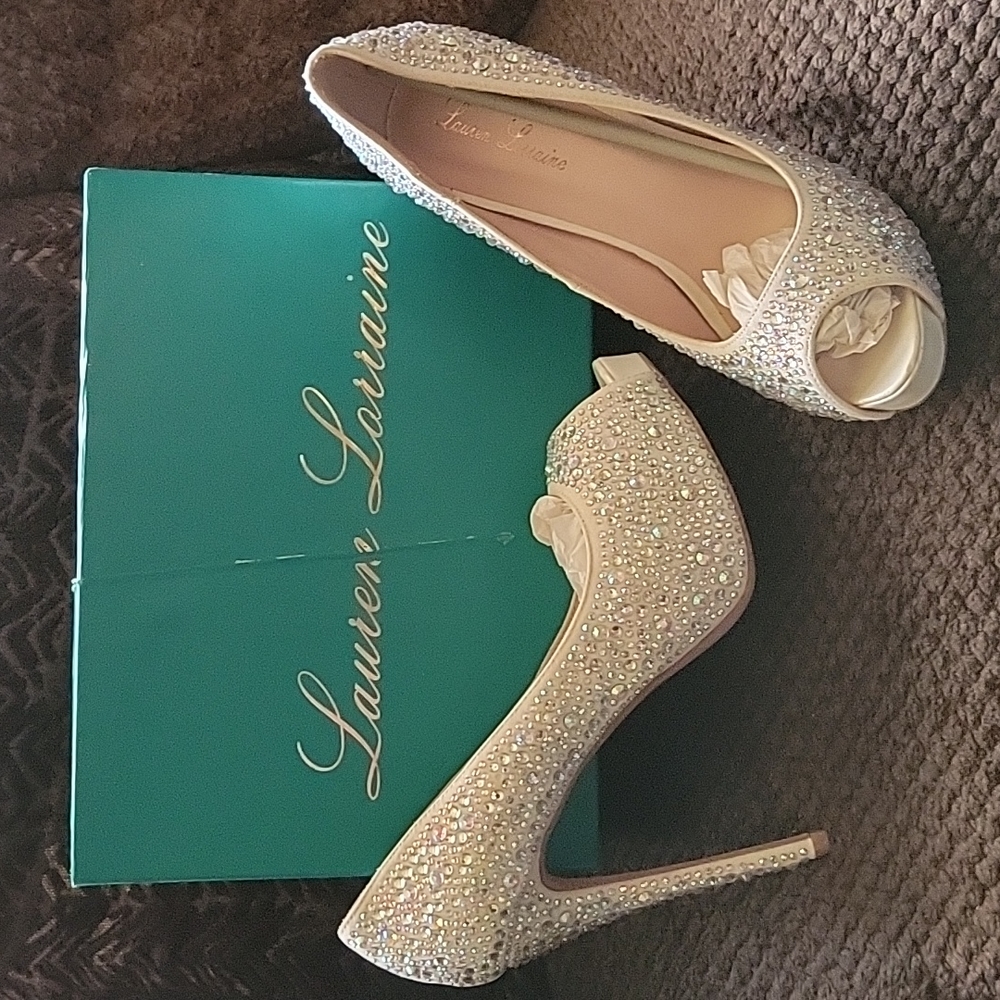 Lauren Lorraine shoes size 11 color Ivory